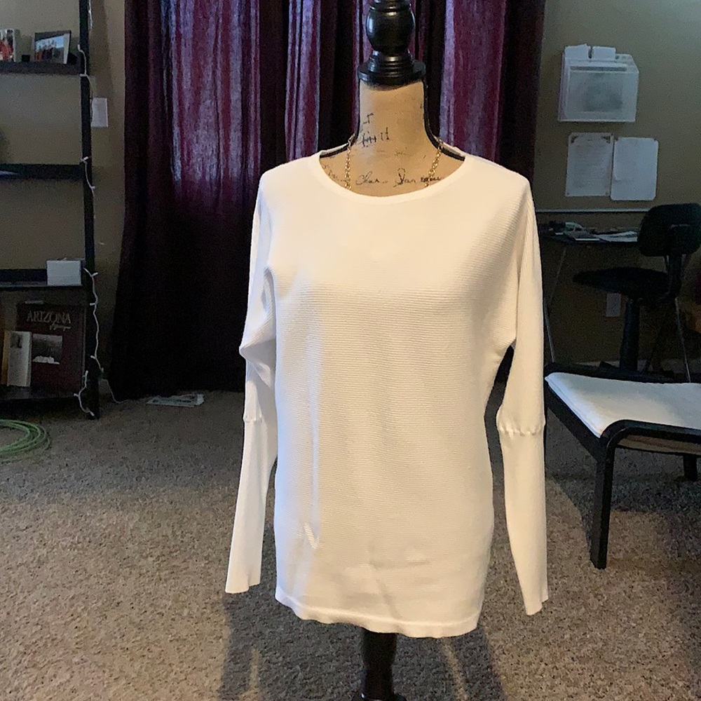 Long sleeve white sweatshirt perfect for winter